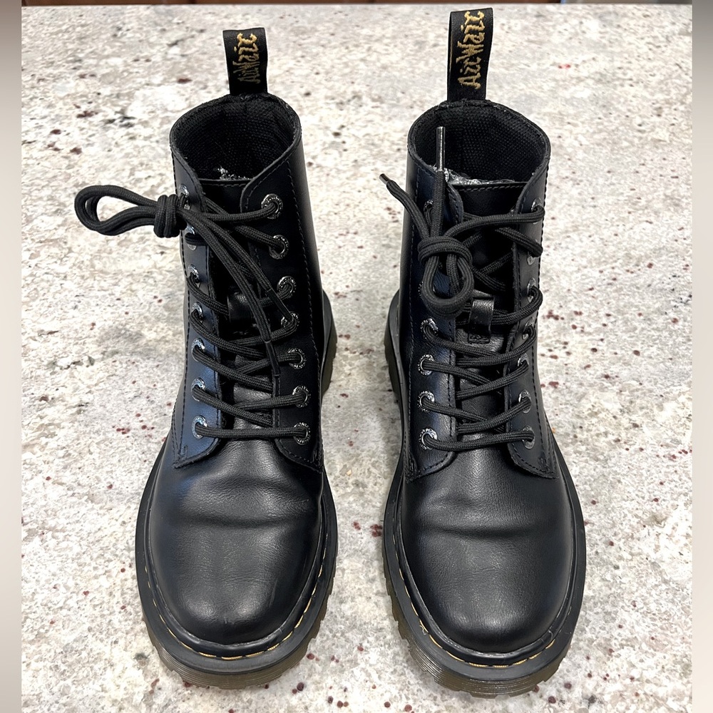 Dr. Martens Black Luana Leather Lace Up Combat Boots | Size 6 | Great Condition